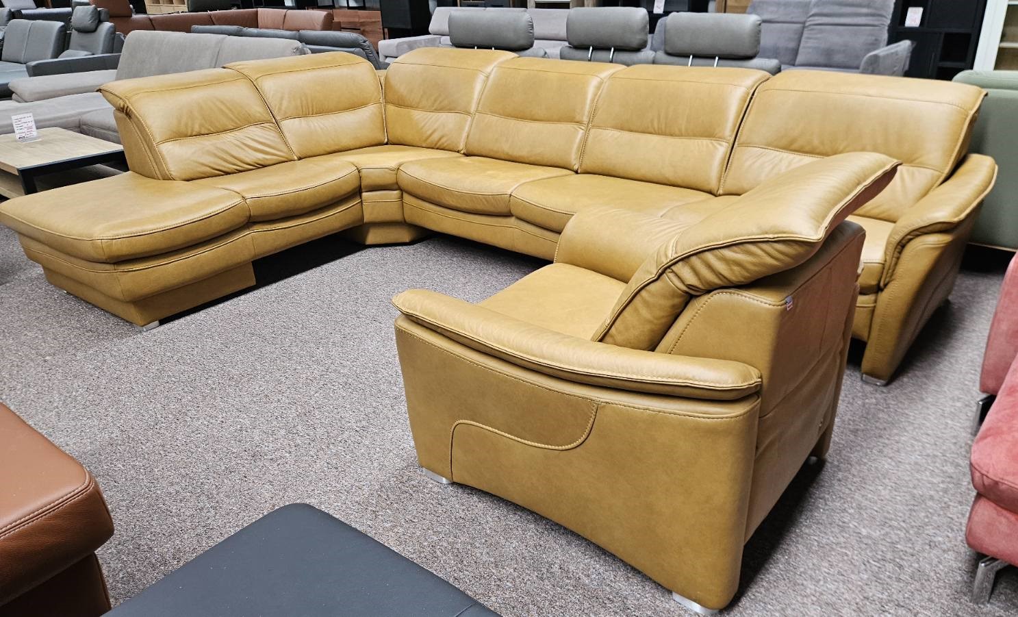 Ъглов диван с електрическа седалка и шест регулируеми подглавника - HUKLA HU-SF 105, естествена кожа